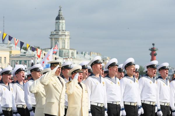 Свято проводиться в Севастопольській бухті, відомої туристам в тому числі по Пам'ятника затопленим кораблям