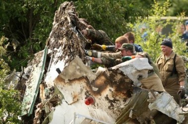 21 червня 2011, 16:58 Переглядів:   На місці катастрофи Ту-134 продовжуються роботи по розбору уламків літака