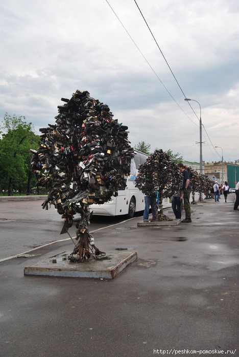 Композиція Михайла Шемякіна Діти-жертви пороків на Болотній площі