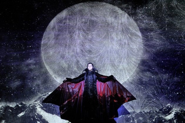 З 22 серпня по 2 жовтня легендарний мюзикл «Бал вампірів» знову на сцені Санкт-Петербурзького театру музичної комедії