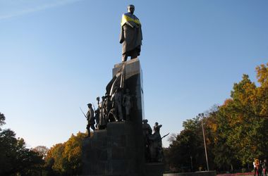 20 жовтня 2014 року, 3:46 Переглядів:   Символ харківського євромайдан & nbsp; & mdash;  16-метровий пам'ятник Тарасу Шевченку