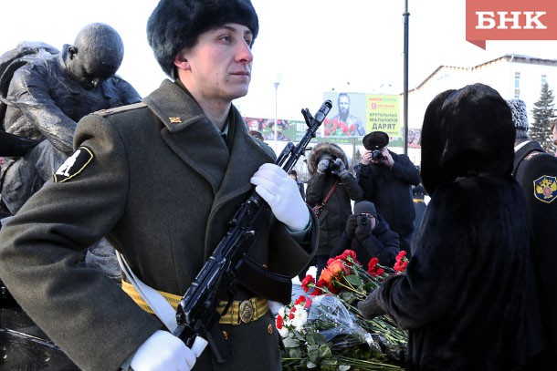 Сьогодні росіяни віддають данину пам'яті воїнам-інтернаціоналістам і солдатам, які загинули під час локальних конфліктів