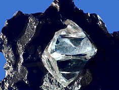 алмаз   Алмаз в материнській породі   Формула   C   Молекулярна маса   12,01   домішка   N   статус IMA   дійсний Систематика по   IMA   (   Mills et al