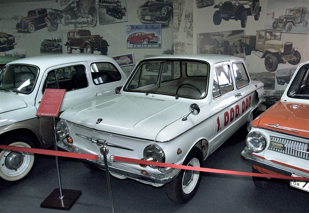 Експонати, якими зазвичай пишаються заводські музеї: «горбатий» ЗАЗ-965 першого року виробництва, «вухатий» - мільйонна машина ЗАЗу і «емка» - останній запорожець, що зійшов з конвеєра Запорізького автомобільного