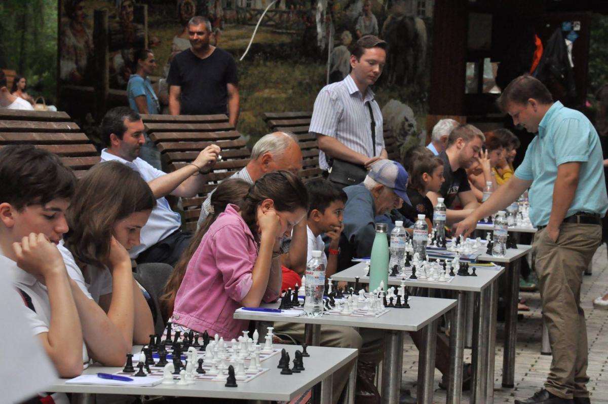 У центрі столиці відбулися сеанс одночасної гри з міжнародними гросмейстерами, а також бліц-турнір з шахів
