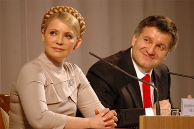 У 2005 році був призначений на посаду голови Харківської обласної адміністрації, що зажадало відмови від керівних посад в бізнес-структурах АКБ «Базис» і АТ «Інвестор»