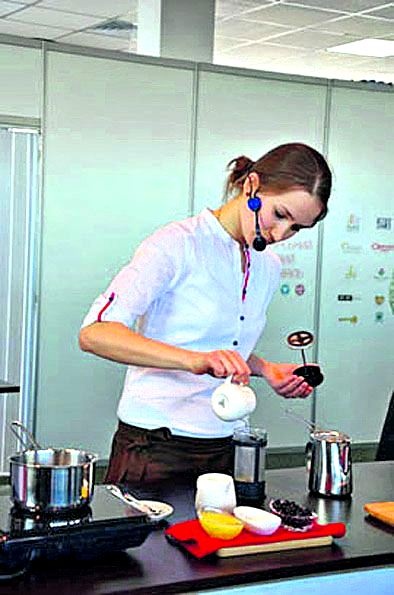 А на міжнародному конкурсі у Відні цього літа Наталія додала в еспресо лід, абрикос з кісточкою і трохи газованої для бульбашок (таку каву найбільше смакує в спеку)