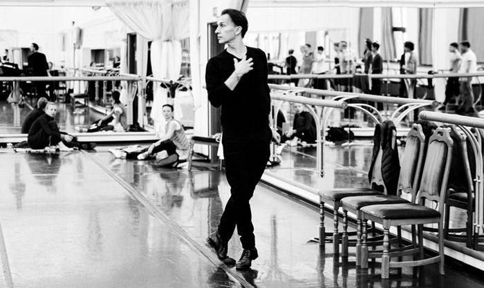 А це призначення ще більше зміцнить творчі контакти між Росією і Францією і принесе користь як танцівникам Музичного театру імені Станіславського і Немировича-Данченка, так і танцю взагалі », - зазначає Бріжит Лефевр, екс-директор балетної трупи Гранд-Опера