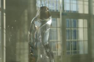 Мухіна створює скульптури, призначені спеціально для моллірування в склі ( «Торс», а також «Скорбота» або «Сидяча дівчина») [24]