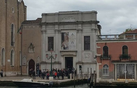 Галерея Академії (Gallerie dell'Accademia)   Кампо справи Каріта, Дорсодуро 1050, 30123, Венеція   Галерея Академії була створена наполеонівським указом в 1807 році в якості навчально-методичного комплексу Академії витончених мистецтв