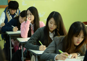 Цим багато в чому і пояснюється, що навчання для іноземців в Південній Кореї вважається престижним і залучає студентів з різних куточків світу