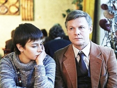Одного разу вона разом з чоловіком і дочкою приїжджає на кілька днів до Ленінграда і зустрічає Вадима