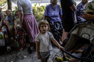 7 жовтня 2014 року, 7:43 Переглядів:   Діти в Донецьку, як і їхні батьки, вчаться виживати в умовах бойових дій