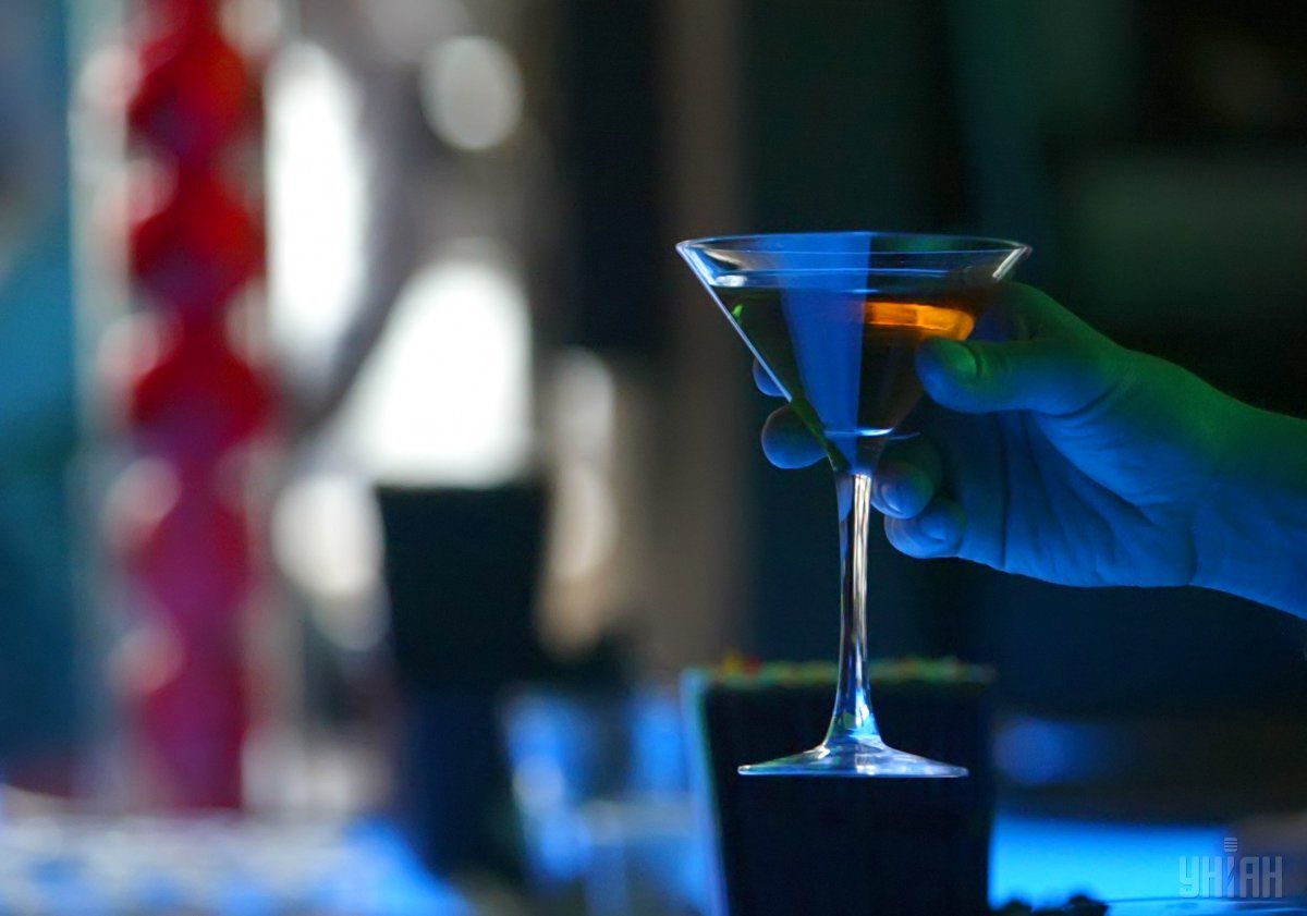 Дослідники помітили позитивну кореляцію між смертністю і кількістю вживаного алкоголю