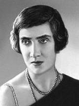 Коонен Аліса Георгіївна, народна артистка РРФСР (1935 р), народилася 17 (5) жовтня 1889 року в Москві, в небагатій родині судового повіреного, бельгійського походження