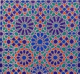 Арабеска відрізняється багаторазовим ритмічним нашаруванням однорідних форм, що створює враження заплутаного примхливого візерунка