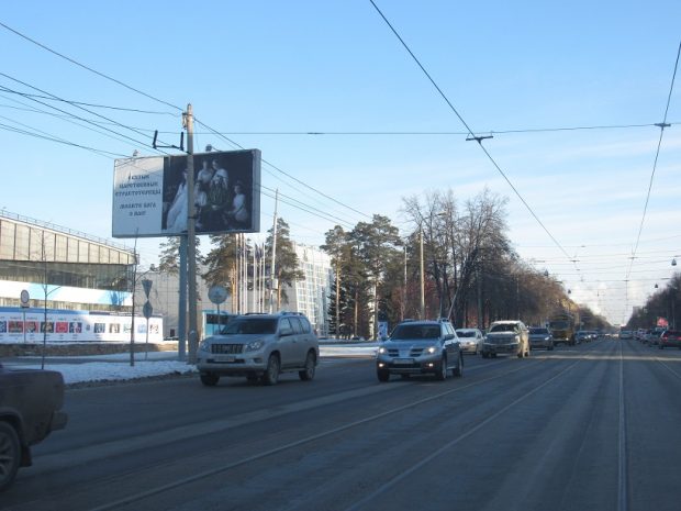 У 2017 році на центральних вулицях Новосибірська розміщувався банер із зображенням Царської сім'ї та написом: «   Святі царствені страстотерпці, моліть Бога за нас   »