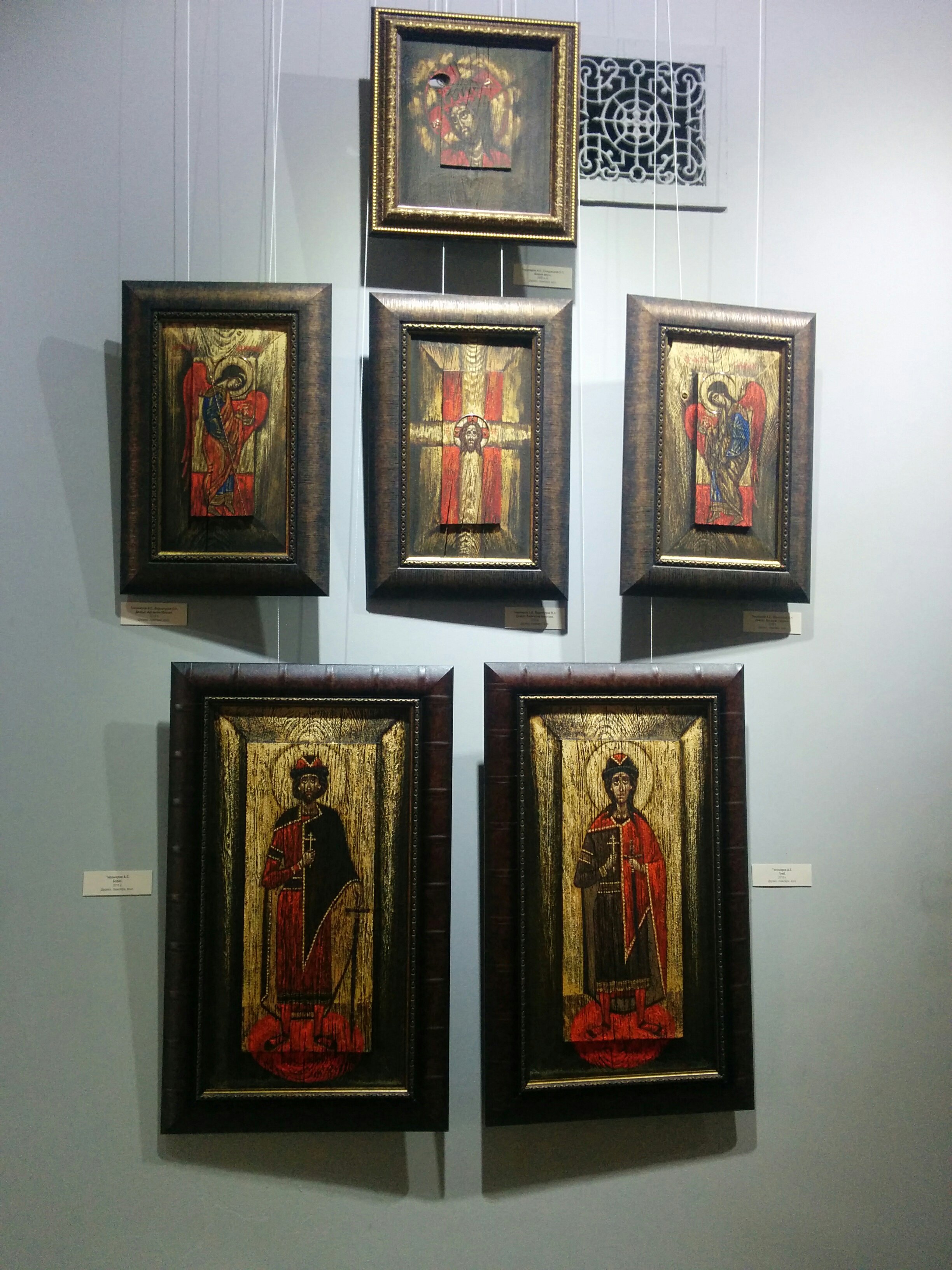 На виставці Олександр Тихомиров представив близько ста робіт
