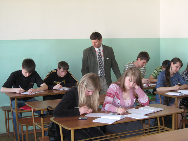 Сьогодні в Єдиному державному іспиті беруть участь випускники усіх регіонів Російської Федерації
