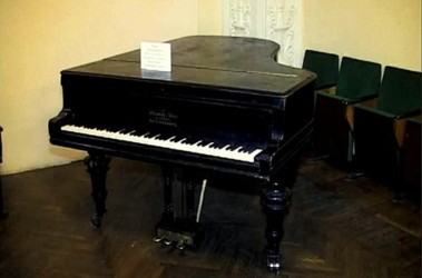 7 жовтня 2011 19:55 Переглядів:   Найцінніший експонат: рояль, зроблений в 1875 році