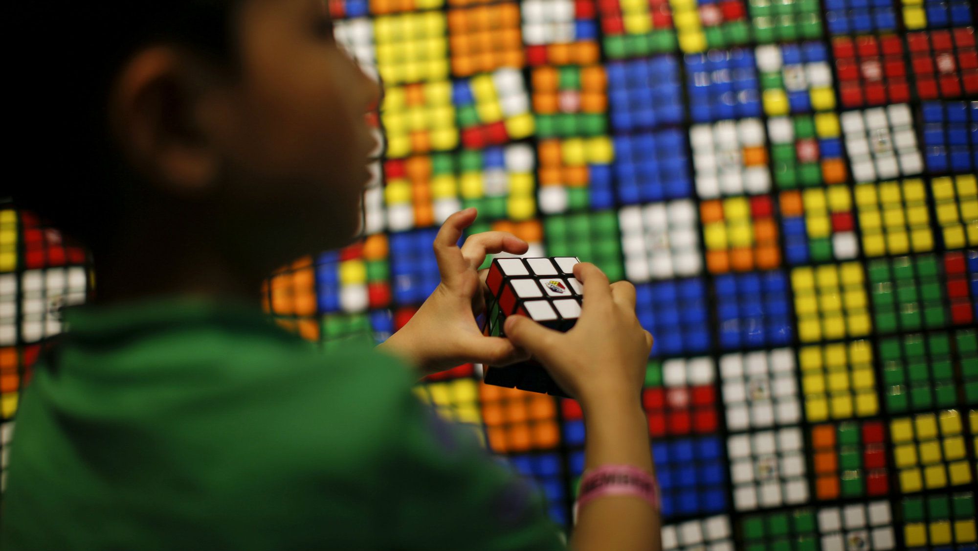 На початку 1980-х років   було продано   понад 350 мільйонів кубиків Рубика