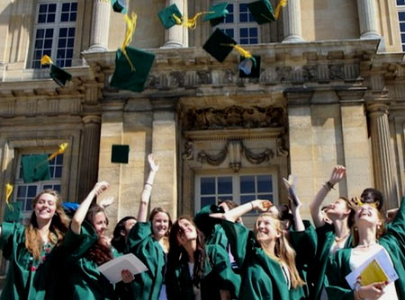За рахунок цього у французьких ВНЗ збільшилася кількість іноземних студентів з усього світу
