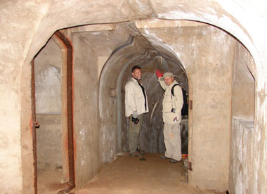 Тунелі і галереї форту №9 прекрасно збереглися і в більшості своїй чисті і просторі