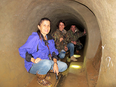 Найвеселіша частина екскурсії - це відчути себе мінерами в низьких Контрмінну підземних галереях на форте №9, глибина їх закладення близько 20 м