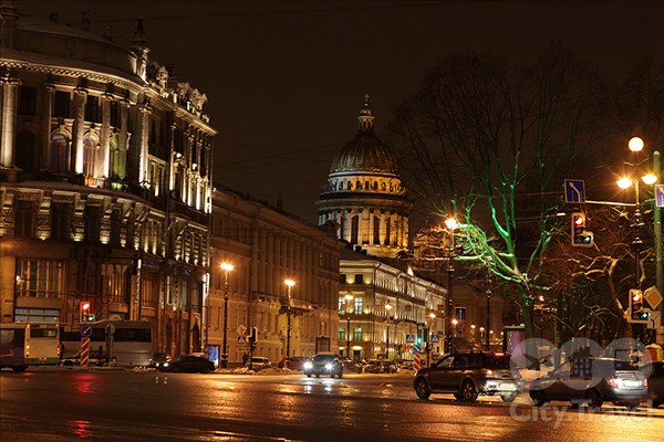 Білі ночі збивають з пантелику   Приїжджаючи в Санкт-Петербург в сезон білих ночей, все подорож зав'язано на них: прогулюватися по набережних ночі безперервно, милуватися розлученням мостів, засипати на світанку