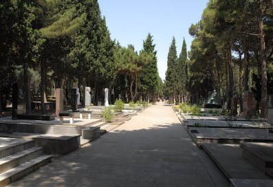 Алея почесного поховання була створена постановою Кабінету Міністрів Азербайджанської РСР № 680 від 27 серпня 1948 року