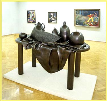 У Росії є прекрасна скульптурна композиція Ботеро - «Натюрморт з кавуном», подарована автором Ермітажу, яка виставлена ​​в Залі мистецтва Європи і Америки ХХ століття