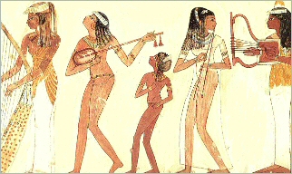 Якщо зображення арф протягом всієї історії Стародавнього Єгипту вражають різноманітністю форм інструментів і способів гри на них, то при аналізі зображень флейт ми стикаємося з протилежним фактом - дивовижною постійністю виду цього інструменту