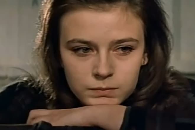 Дебютувала в ролі старшокласниці Люби в стрічці Аїди Манасарова «Шукаю мою долю»