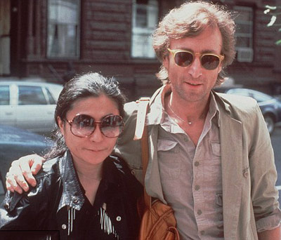 Всього лише за три дні до своєї смерті 40-річний Джон Леннон дав інтерв'ю відомому журналу Rolling Stone, в якому заявив, що не хоче бути «мертвим героєм»